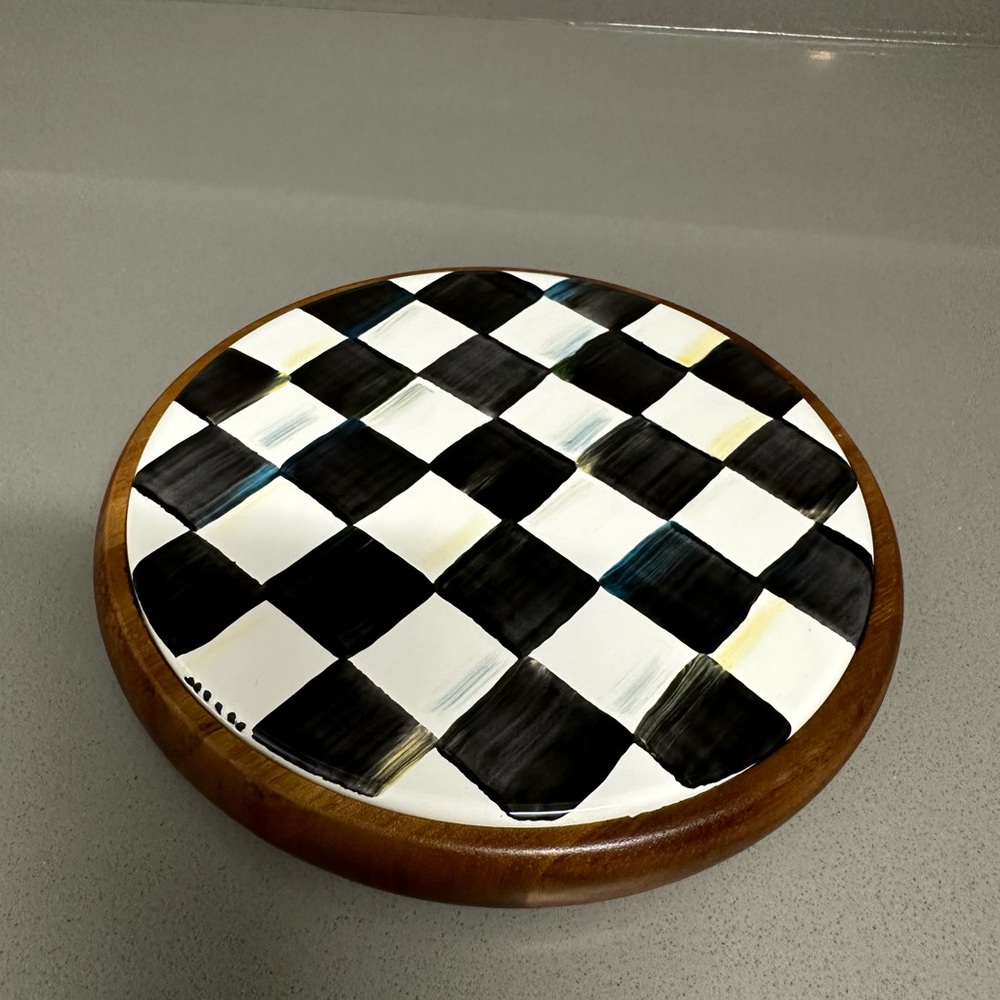 Courtly check trivet